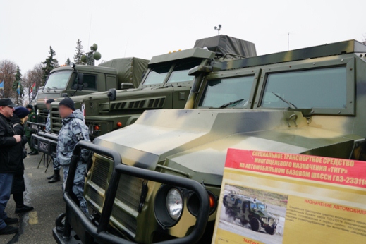 В Ульяновске росгвардейцы показали военную технику, состоящую на вооружении спецподразделений ведомства.