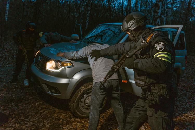 Бойцы ОМОН Росгвардии провели тренировочную операцию по поимке преступников в Пензе