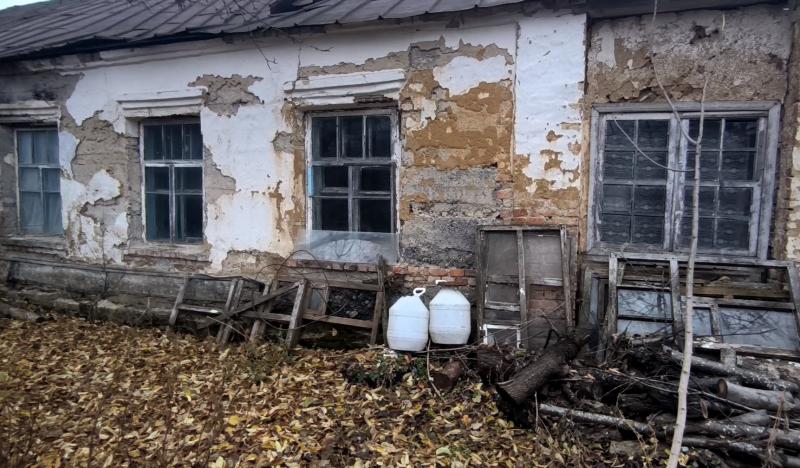 В воронежском поселке Грушевая Поляна мать-одиночка с годовалой дочкой и пожилой мамой выживают среди руин