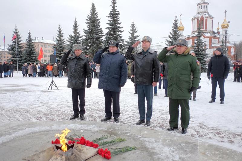 В Кирове росгвардейцы приняли участие в митинге в честь Дня Героев Отечества