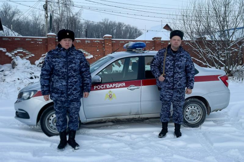В Республике Алтай сотрудники вневедомственной охраны Росгвардии оказали помощь при серьёзном ДТП
