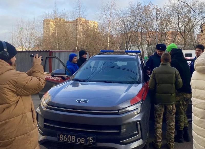 Росгвардейцы организовали День открытых дверей для школьников Подмосковья