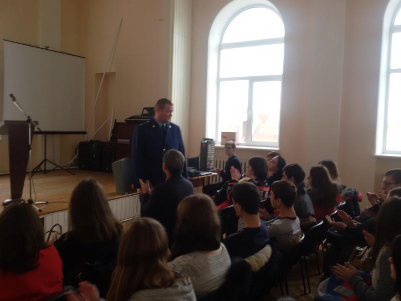 Таганрогский транспортный  прокурор  встретился  со студентами
