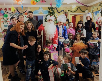 Новогодние сюрпризы для детей из социальных центров в Москве и 
Тверской области